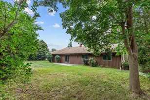 301 Oak Manor Dr, Oshkosh, WI 54904 - Photo 9