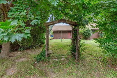 301 Oak Manor Drive, Oshkosh, WI 54904 - Photo 7