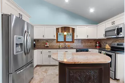 2043 Autumn Leaves Circle, Green Bay, WI 54313 - Photo 11