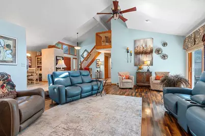 2043 Autumn Leaves Circle, Green Bay, WI 54313 - Photo 7