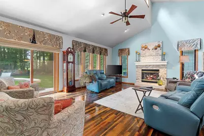2043 Autumn Leaves Circle, Green Bay, WI 54313 - Photo 5