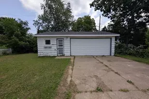 130 S Andrews St, Shawano, WI 54166 - Photo 1