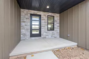 2998 Creekwood Dr, Green Bay, WI 54311 - Photo 9