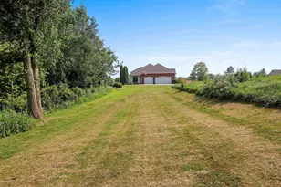2864 Woodhaven Cir, De Pere, WI 54115 - Photo 9