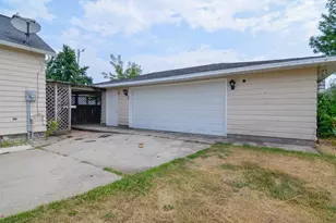 238 Michigan Ave, Oconto, WI 54153 - Photo 3