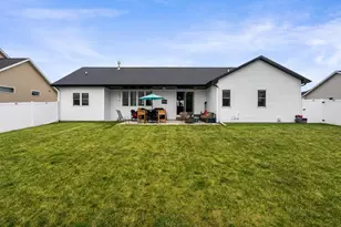 W5638 Hoelzel Way, Appleton, WI 54915 - Photo 3