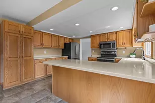 1330 N Briarcliff Dr, Appleton, WI 54915 - Photo 13