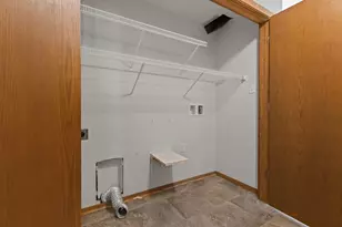 1330 N Briarcliff Dr, Appleton, WI 54915 - Photo 15
