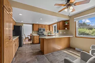1330 N Briarcliff Dr, Appleton, WI 54915 - Photo 11
