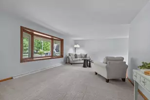 1330 N Briarcliff Dr, Appleton, WI 54915 - Photo 3