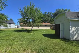 614 W 1st St, Shawano, WI 54166 - Photo 5