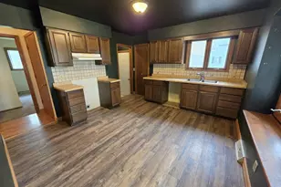 614 W 1st St, Shawano, WI 54166 - Photo 7