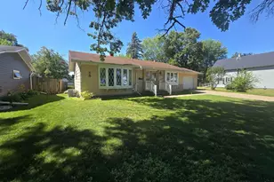 614 W 1st St, Shawano, WI 54166 - Photo 1