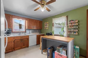 601 Memory Ave, Green Bay, WI 54301 - Photo 9