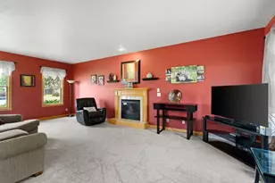 1594 Lone Oak Dr, Neenah, WI 54956 - Photo 5