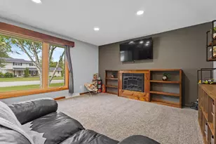 524 E Briar Ln, Green Bay, WI 54301 - Photo 17