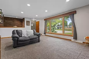 524 E Briar Ln, Green Bay, WI 54301 - Photo 13