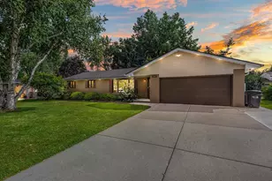 524 E Briar Ln, Green Bay, WI 54301 - Photo 3