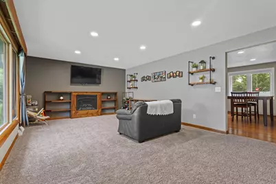 524 E Briar Lane, Green Bay, WI 54301 - Photo 9