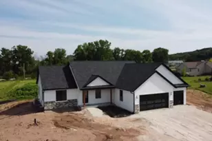 565 Gunderson Dr, Portage, WI 53901 - Photo 3