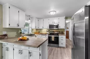 1222 Royal Blvd, Green Bay, WI 54303 - Photo 11