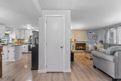 1222 Royal Boulevard, Green Bay, WI 54303 - Photo 7