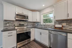 906 Oshkosh St, New London, WI 54961 - Photo 13