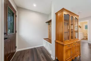 906 Oshkosh St, New London, WI 54961 - Photo 5