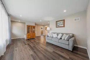 906 Oshkosh St, New London, WI 54961 - Photo 7