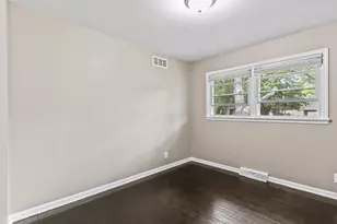 7615 N Delta Pl, Milwaukee, WI 53223 - Photo 15