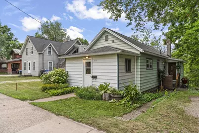 215 N Division Street, Waupaca, WI 54981 - Photo 1