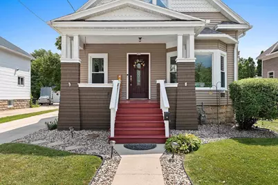 823 W 4th Avenue, Oshkosh, WI 54902 - Photo 3