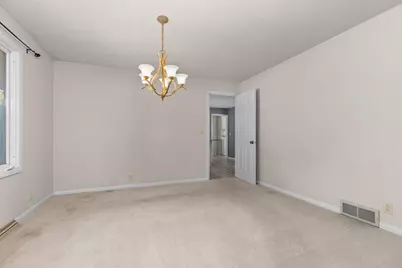 W6425 Lakeview Court, Menasha, WI 54952 - Photo 13