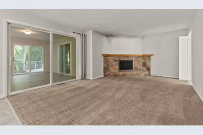 W6425 Lakeview Court, Menasha, WI 54952 - Photo 15