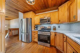 2104 Hazel St, Oshkosh, WI 54901 - Photo 9