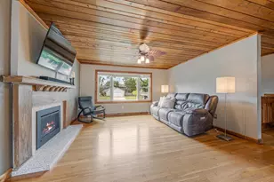2104 Hazel St, Oshkosh, WI 54901 - Photo 7