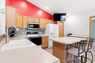 3225 S 26th St, Manitowoc, WI 54220 - Photo 7