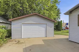 738 3rd St, Menasha, WI 54952 - Photo 23