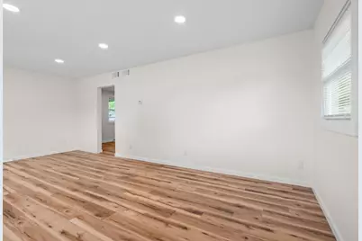 1322 Broad Street, Oshkosh, WI 54901 - Photo 9
