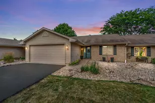 324 N Westhaven Dr, Oshkosh, WI 54904 - Photo 1