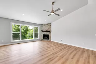 2735 Hillsdale Ct, Green Bay, WI 54313 - Photo 5