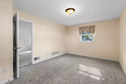 542 Clover Lane, Green Bay, WI 54301 - Photo 15