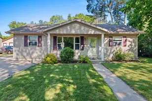 542 Clover Ln, Green Bay, WI 54301 - Photo 1