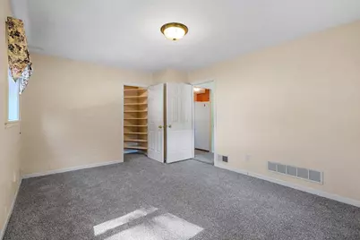 542 Clover Lane, Green Bay, WI 54301 - Photo 17