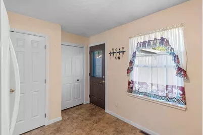 542 Clover Lane, Green Bay, WI 54301 - Photo 7