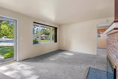 542 Clover Lane, Green Bay, WI 54301 - Photo 5