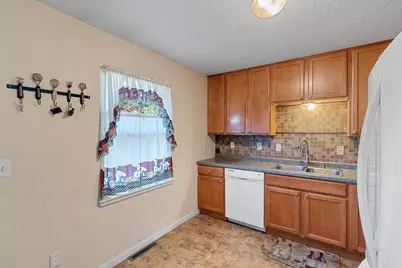 542 Clover Lane, Green Bay, WI 54301 - Photo 9