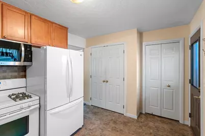542 Clover Lane, Green Bay, WI 54301 - Photo 11