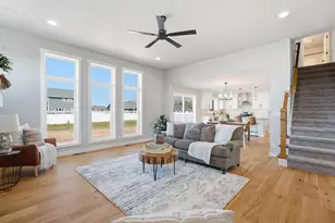 N8871 Killarney Way, Menasha, WI 54952 - Photo 5