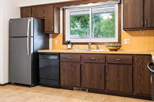 8 Tracy Ct, Appleton, WI 54915 - Photo 9